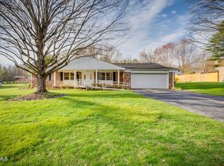 208 Sparkling Brook Dr, Bristol, TN 37620