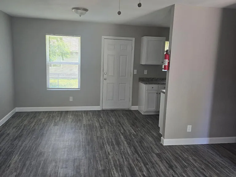 1410 Colima St — Photo 6