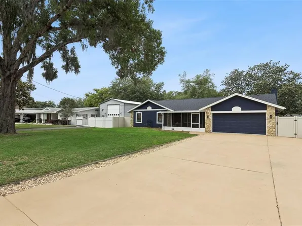 27627 Lois Dr, Tavares, FL 32778