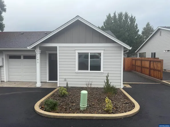 1193 48th St, Sweet Home, OR 97386