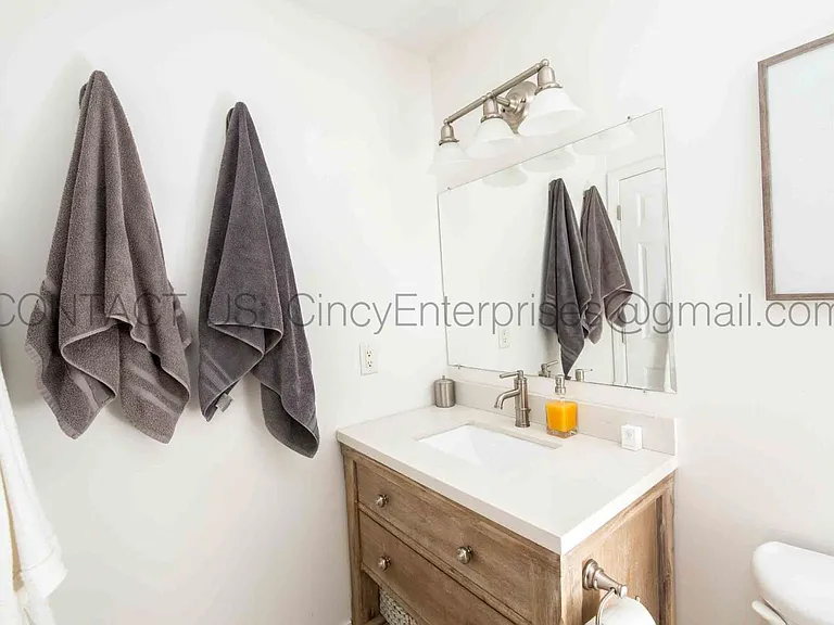 2126A Gilbert Ave — Photo 16