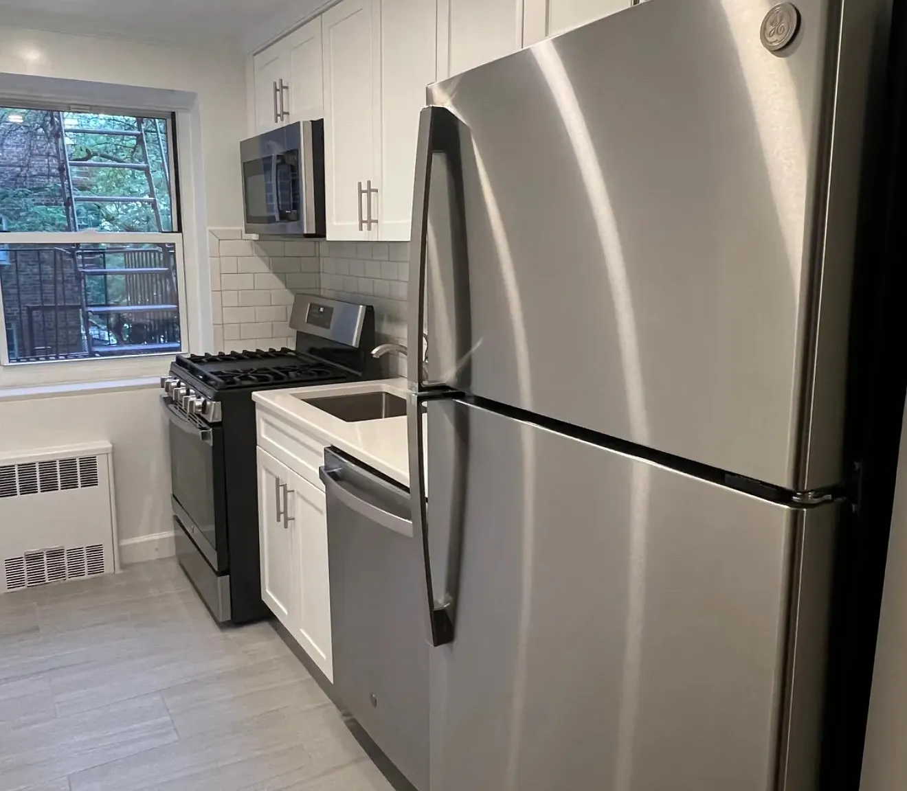 13505 Hoover Ave — Photo 3