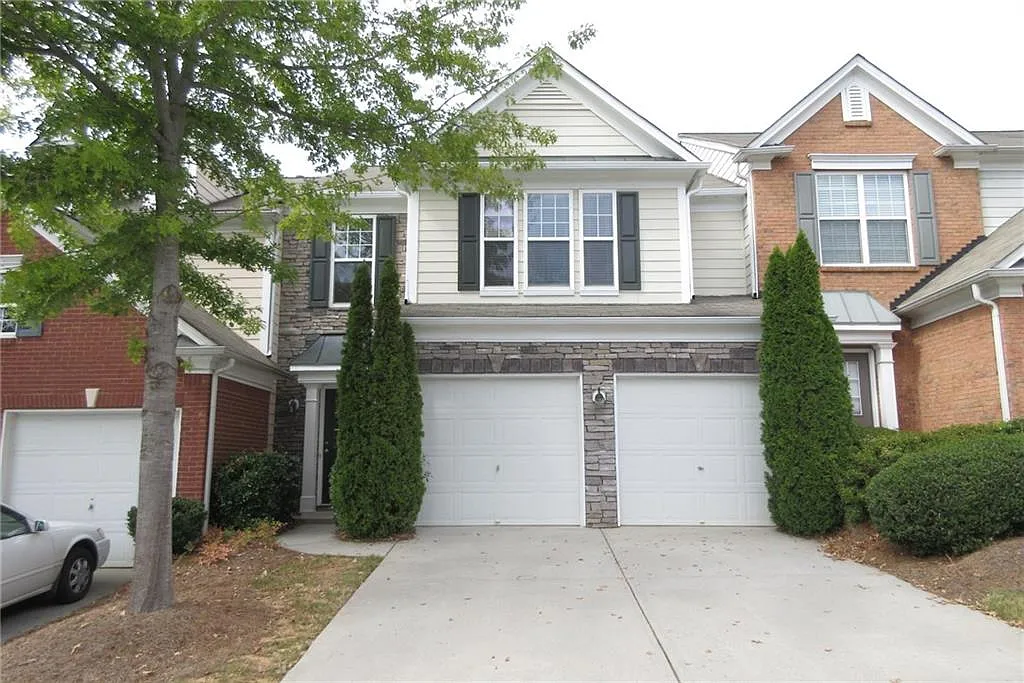 3 bed, 2.5 bath, 1768 sqft, $2,400 — Photo 2