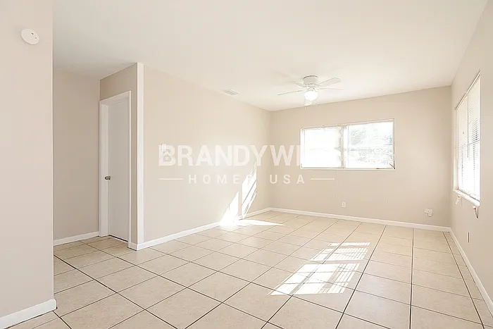 4301 W Bay Ave — Photo 5