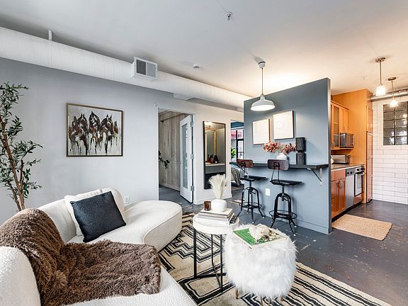 3rd image of 336 W Broadway S #201