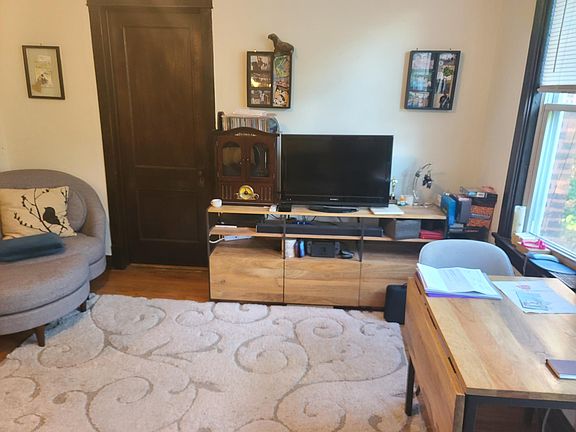 3rd image of 2052 W Montrose Ave APT 3