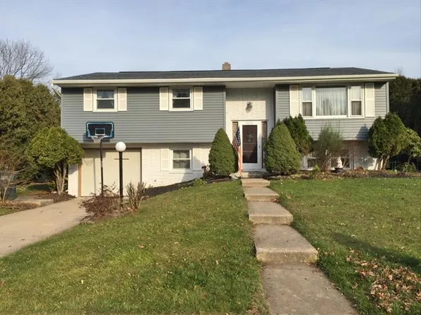 3631 Fox Chase Dr, Dover, PA 17315