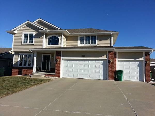 1st image of 995 SE Applewood Ln