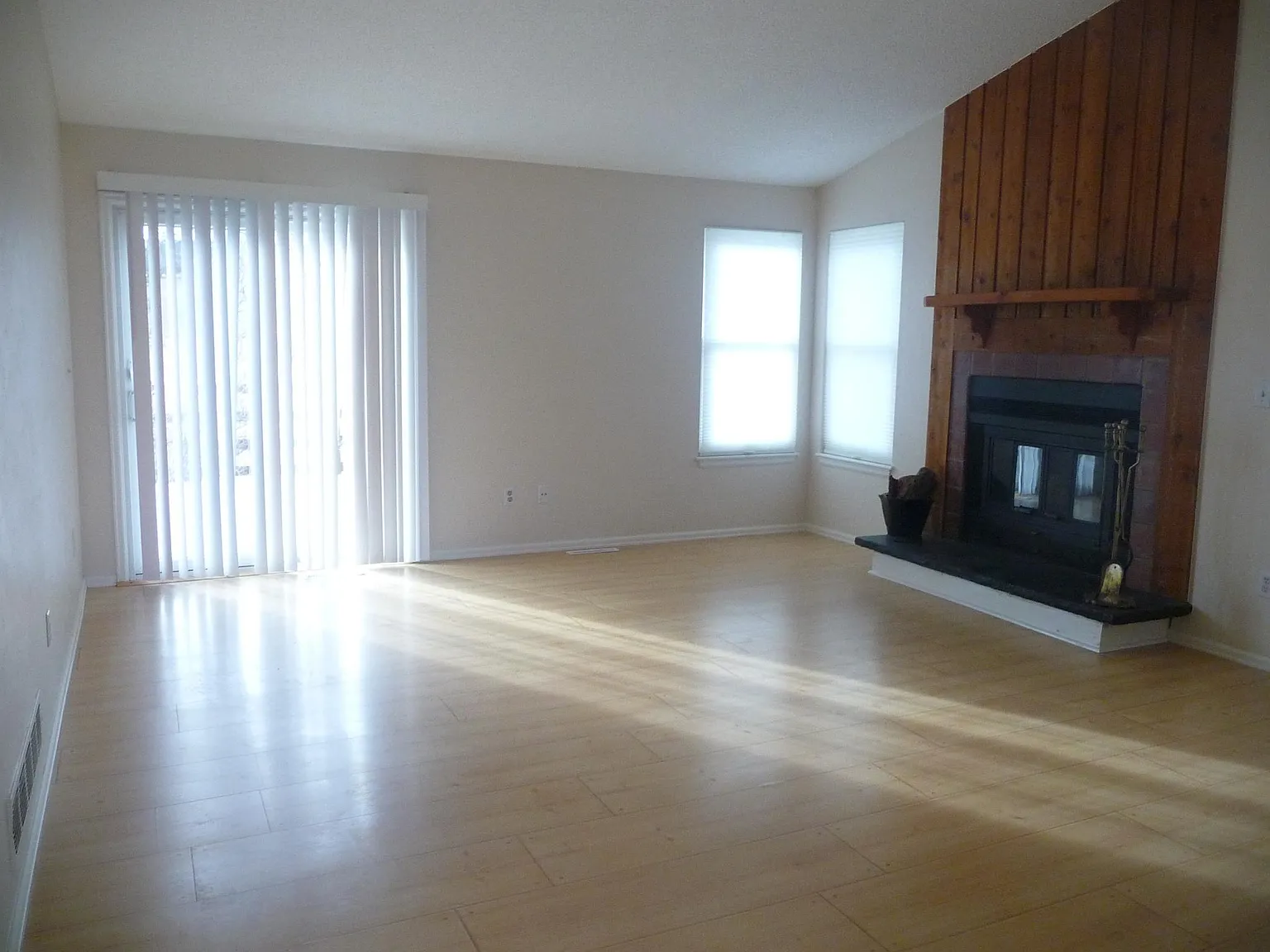 4 bed, 2254 sqft, $3,100 — Photo 3