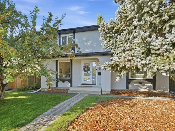 44 E Cedarwood Bay SW, Calgary, AB T2W 3H7