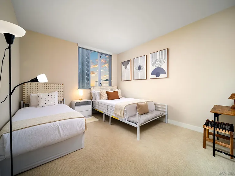 700 W East St #1502 — Photo 23