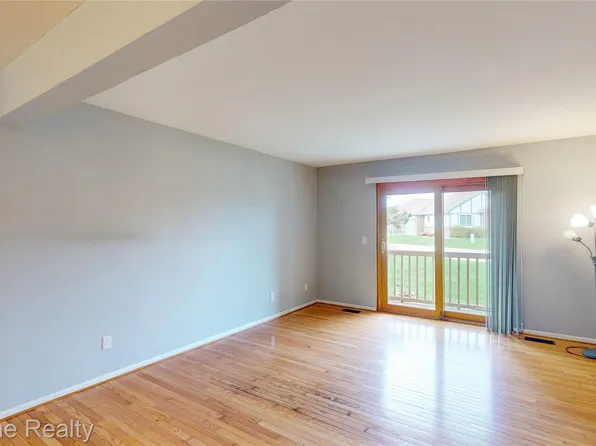 15769 Balfour Dr #22, Macomb, MI 48044