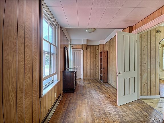 4th image of 415 W Park St