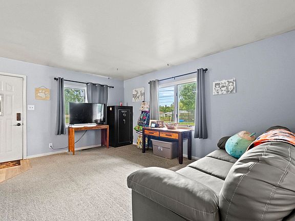 3rd image of 706 W Saint Joseph St