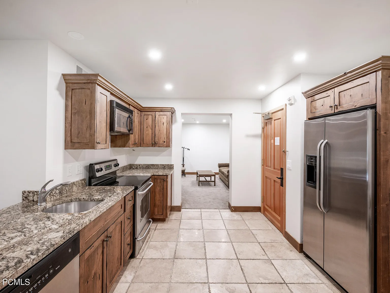 2 bed, 913 sqft, $3,100 — Photo 3