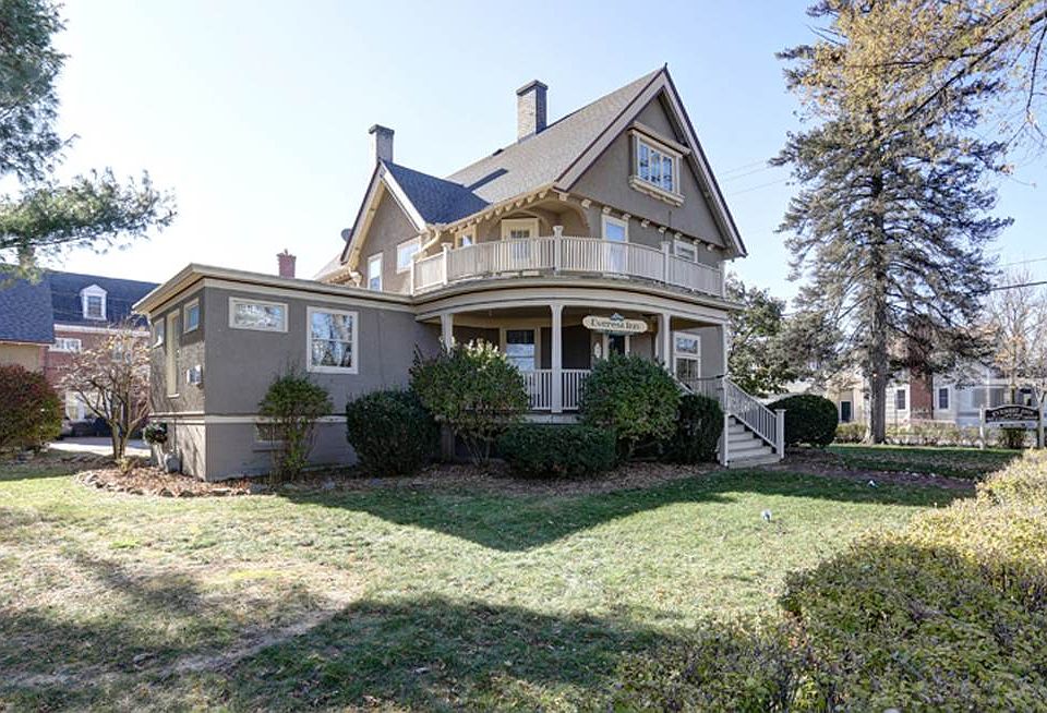 1st image of 601 McIndoe St