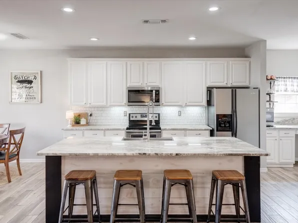 1349 Spinnaker Ln, Azle, TX 76020