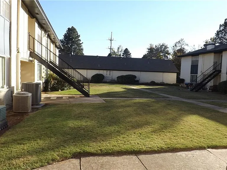 1811 E Lindsey St #4 — Photo 15
