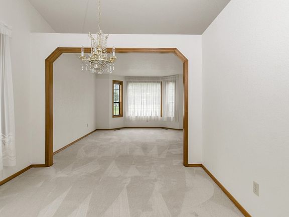 5th image of 5505 Thornbury Dr SE