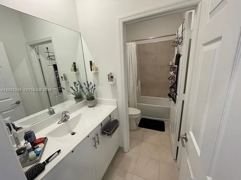 1524 SW 28th St #1524 — Photo 14