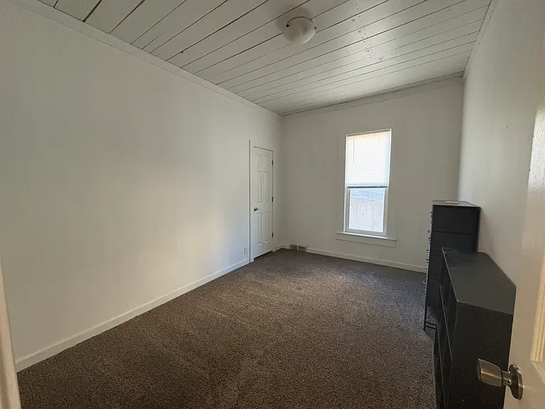 620 NE Gray Ln — Photo 10