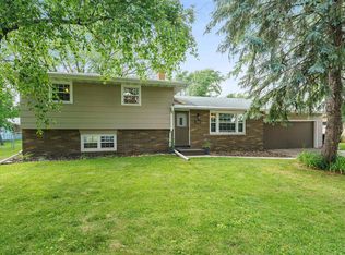 2454 Sun Valley Ct, Green Bay, WI 54304