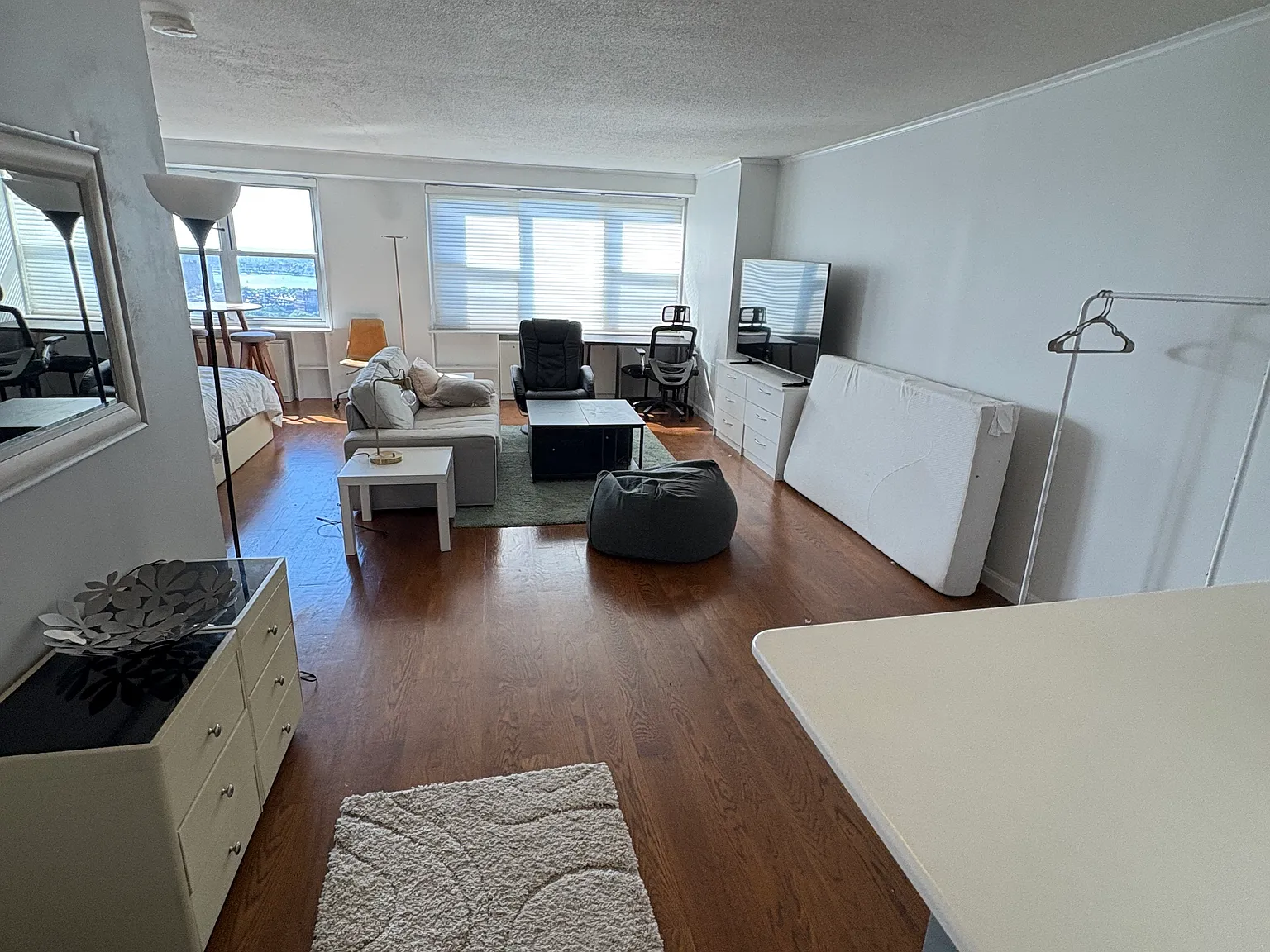 Studio, 1.0 bath, 605 sqft, $3,000 — Photo 2