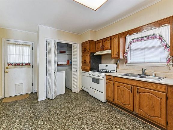 4th image of 734 Avenue
