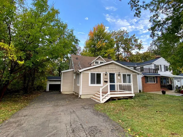 746 E 344th St, Eastlake, OH 44095