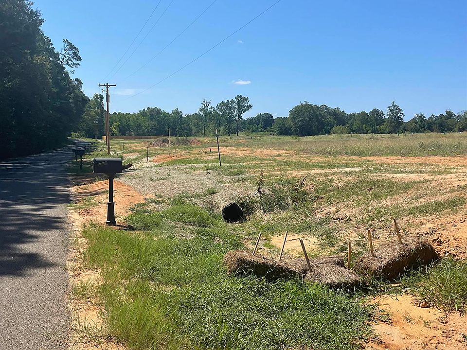 2nd image of 8 Moores Dairy Rd