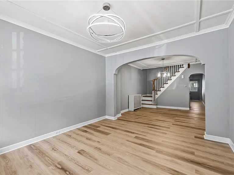 1228 E Centre St — Photo 4