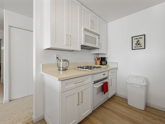 5th image of 407 Sanibelle Cir Unit 36