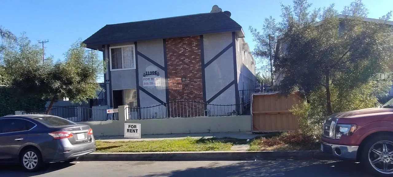 1 bed, 700 sqft, $1,800 — Photo 2