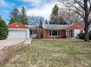 35 Pine Tree Rd, Northbrook, IL 60062