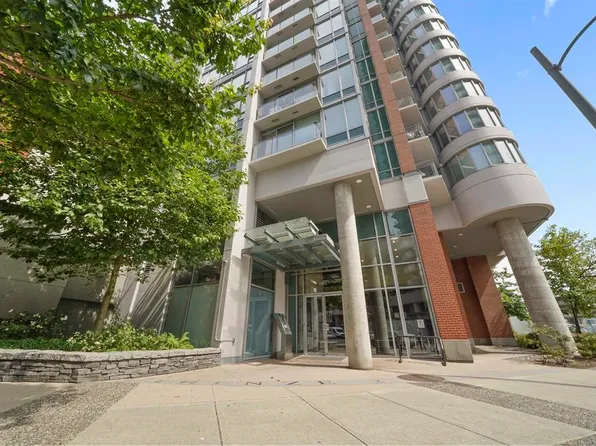 688 Abbott St #2208, Vancouver, BC V6B 0B9