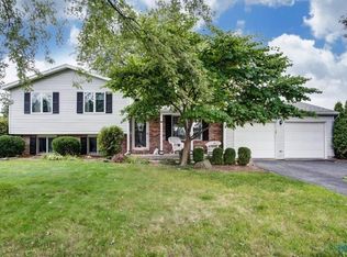 840 Village Pkwy, Waterville, OH 43566
