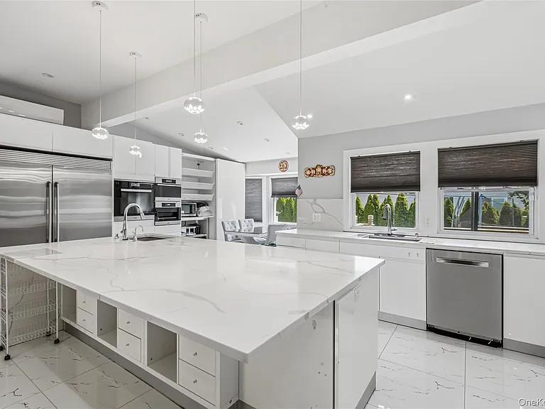 31 Sutton Hill Ln — Photo 10