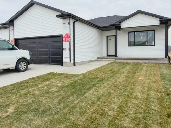 2209 E 41st St, Kearney, NE 68847