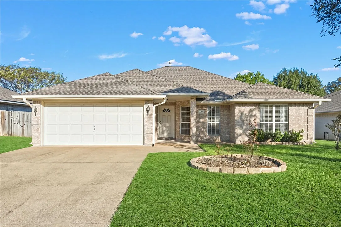 3 bed, 1674 sqft, $2,450 — Photo 1