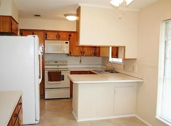 3rd image of 1518 Eastwood Dr