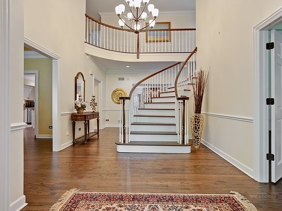 3rd image of 381 Belle Foret Dr