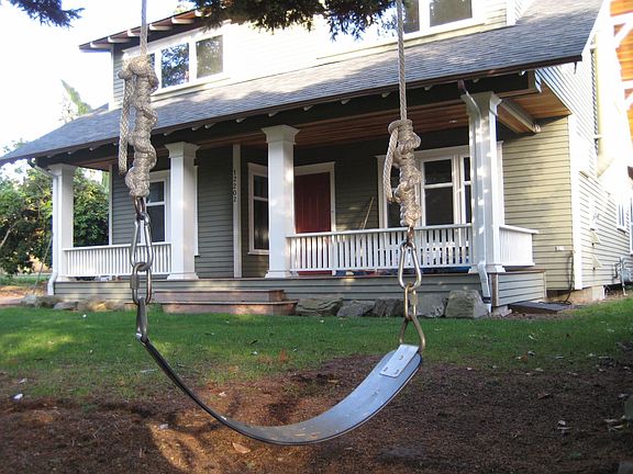 2nd image of 12202 1st Ave NE