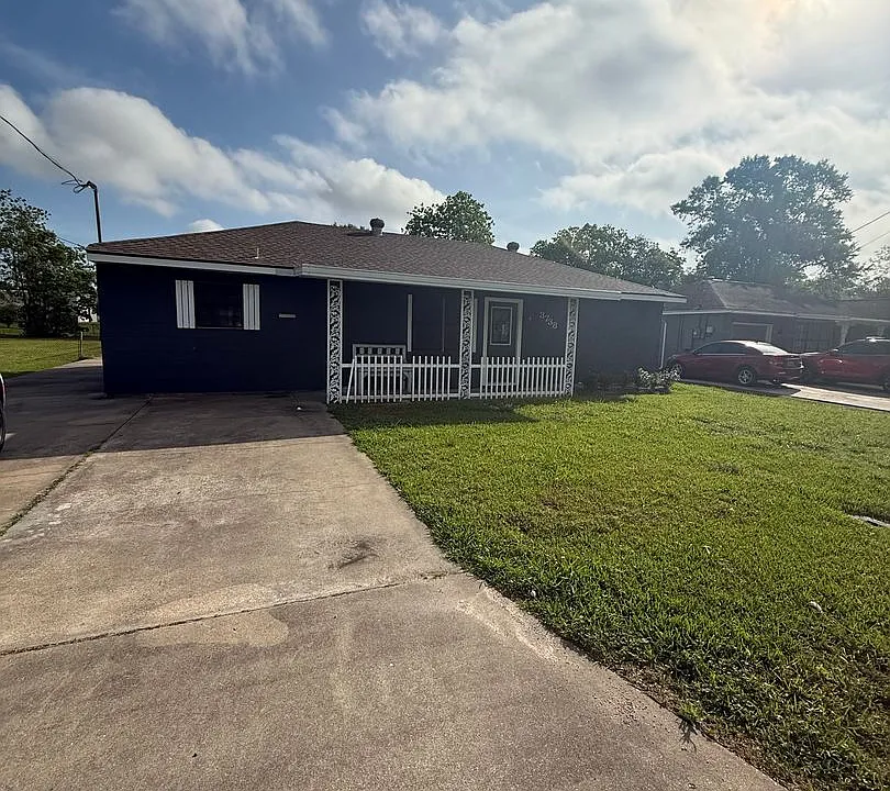 3738 Kenneth St