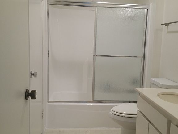 3rd image of 27117 Crossglade Ave Unit 4