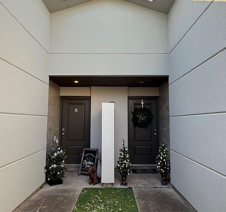1st image of 5B Glenbrook Dr
