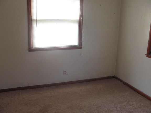 5th image of 305 Wright Ct