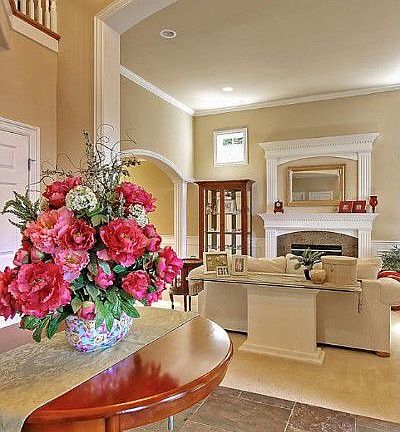Foyer/Living Room