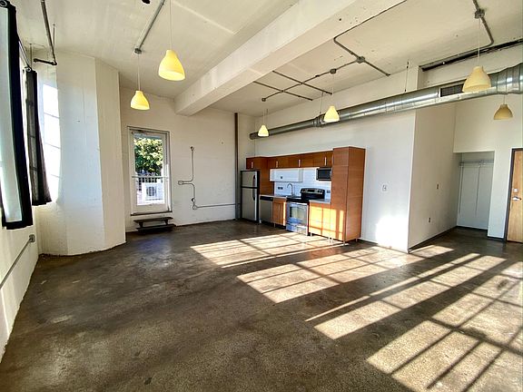 5th image of 200 W Jackson Ave #01401301d