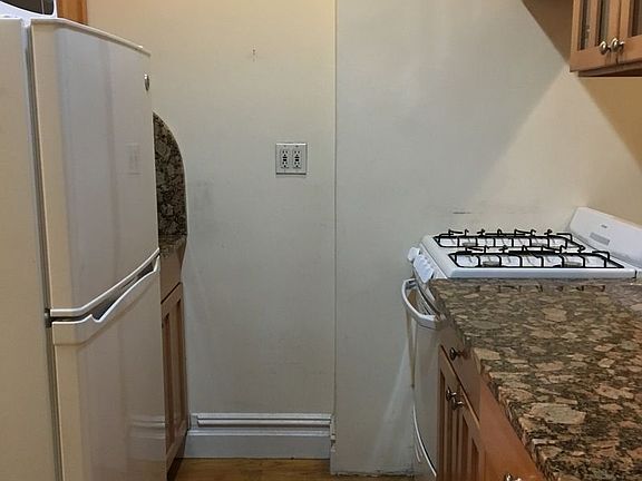 2nd image of 237 W 10th St APT 5