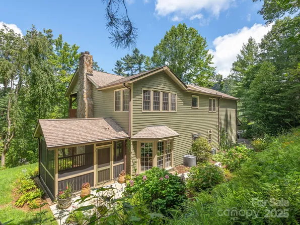 12 Sunny Ridge Dr, Asheville, NC 28804